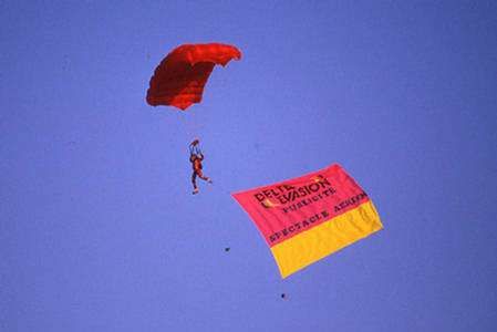 Parapentes au dessus du lac d'Annecy