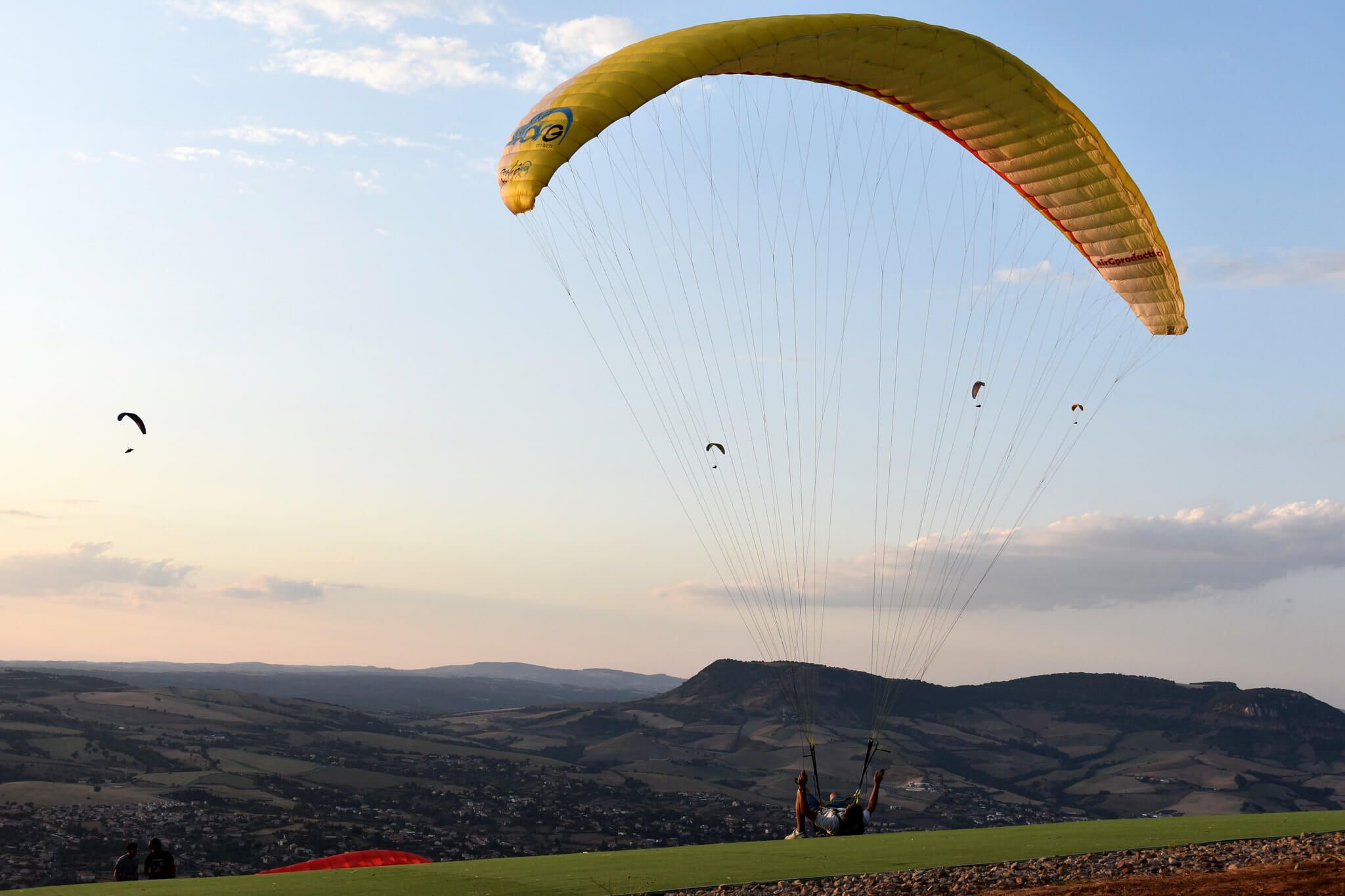 Parapente à Millau - Photo de Laura C sur Flickr